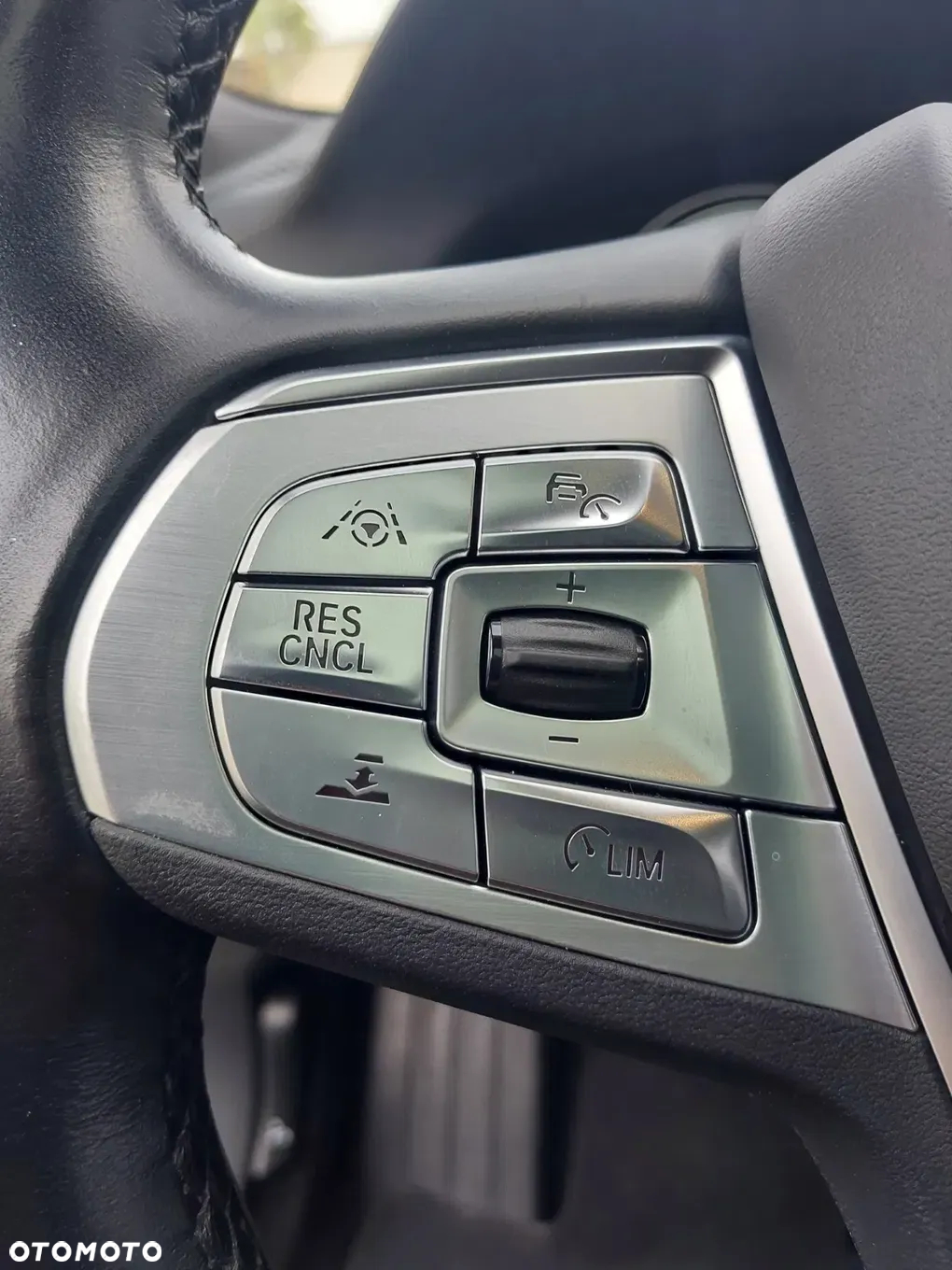 BMW Seria 7 750i xDrive - 9
