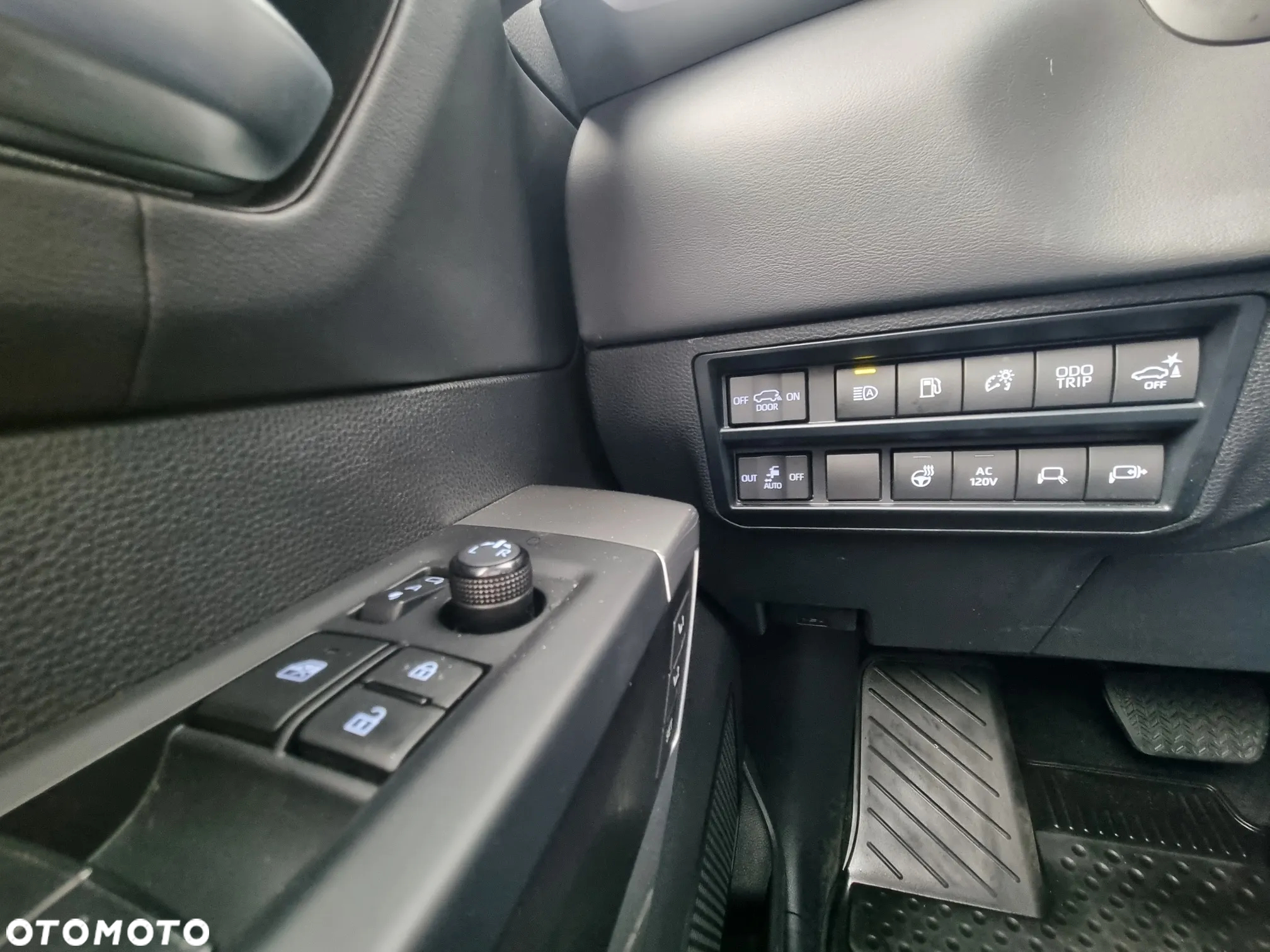Toyota Sequoia - 11