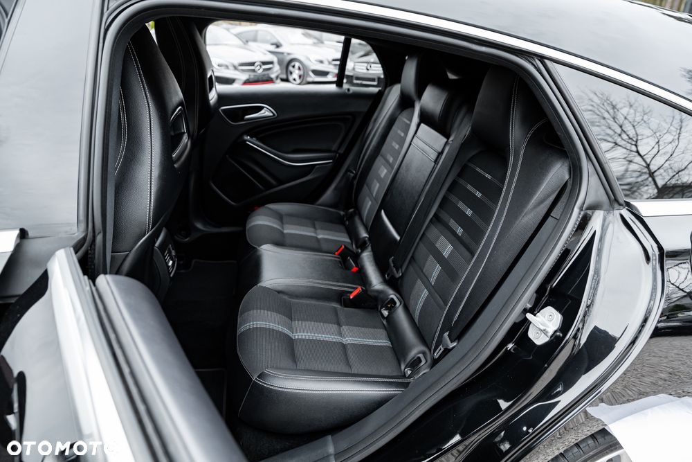 Mercedes-Benz CLA 250 4Matic 7G-DCT Sport - 20