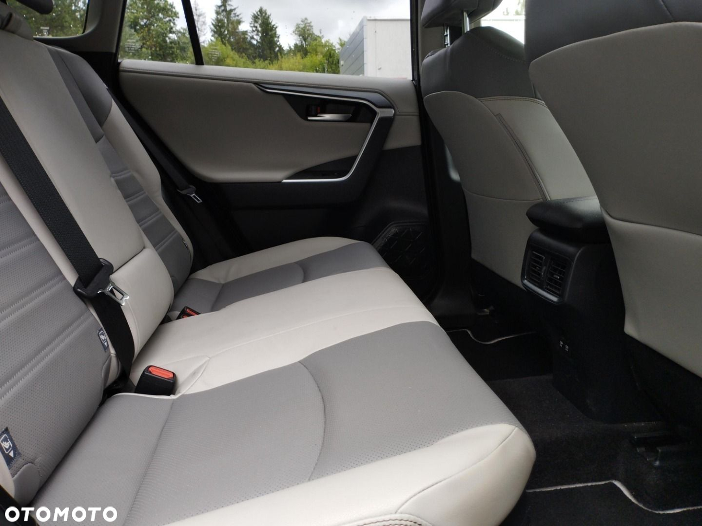 Toyota RAV4 - 10