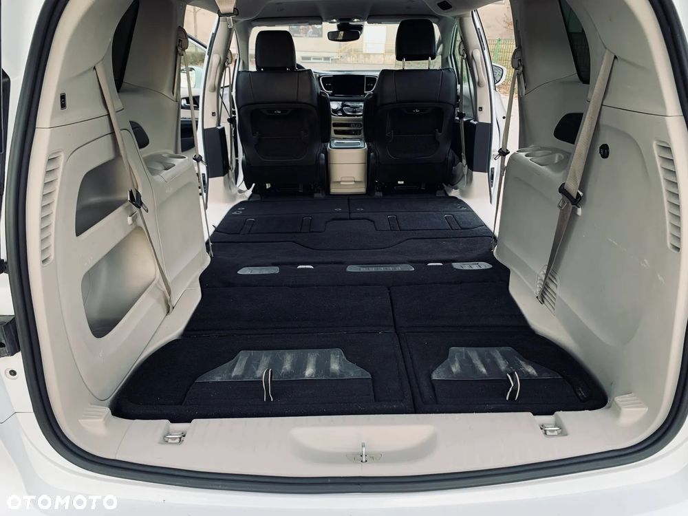 Chrysler Pacifica - 25