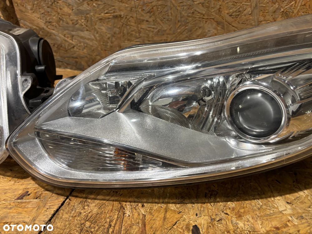 FORD FOCUS MK3 lampy przód xenon BM51-13D154-AK BM51-13D155-AK - 4