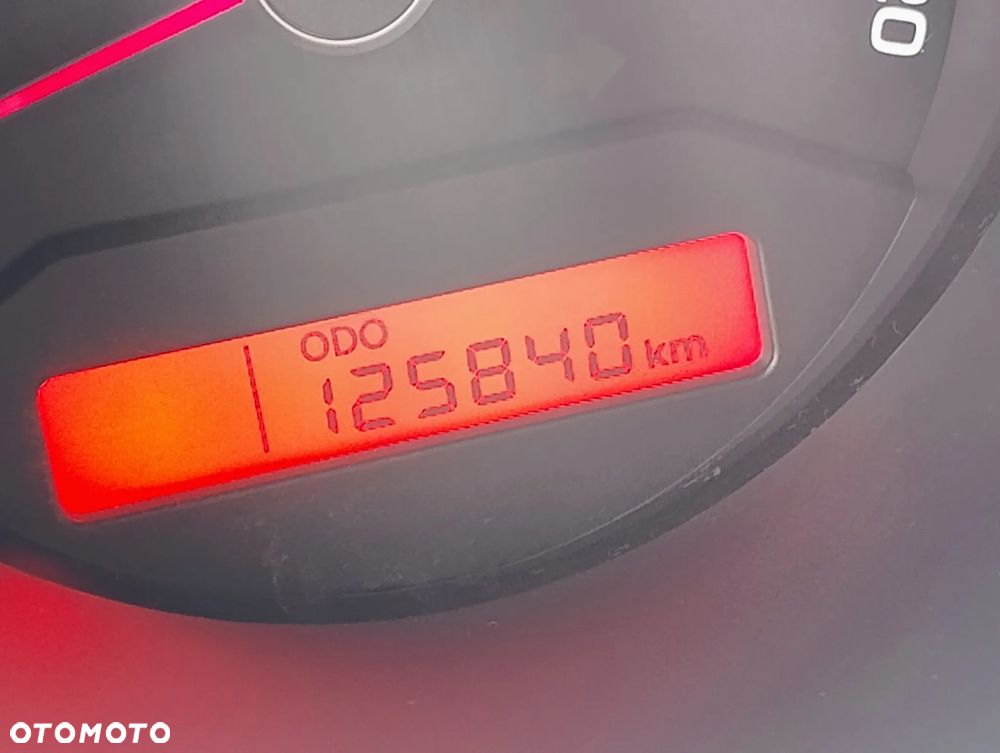 Kia Venga - 10