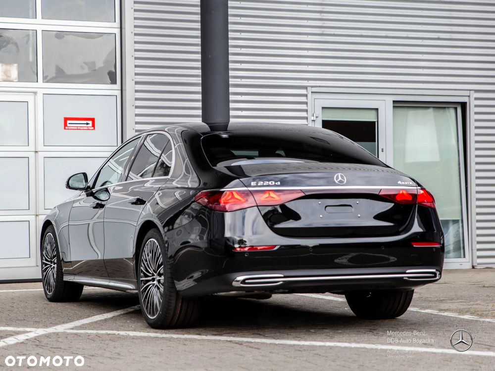 Mercedes-Benz Klasa E 220 d mHEV 4-Matic Exclusive 9G-Tronic - 4