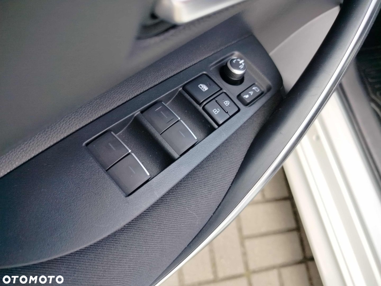 Toyota Corolla 1.8 Hybrid Comfort - 13