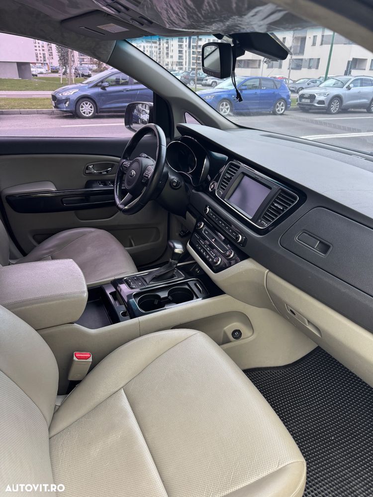 Kia Carnival - 15