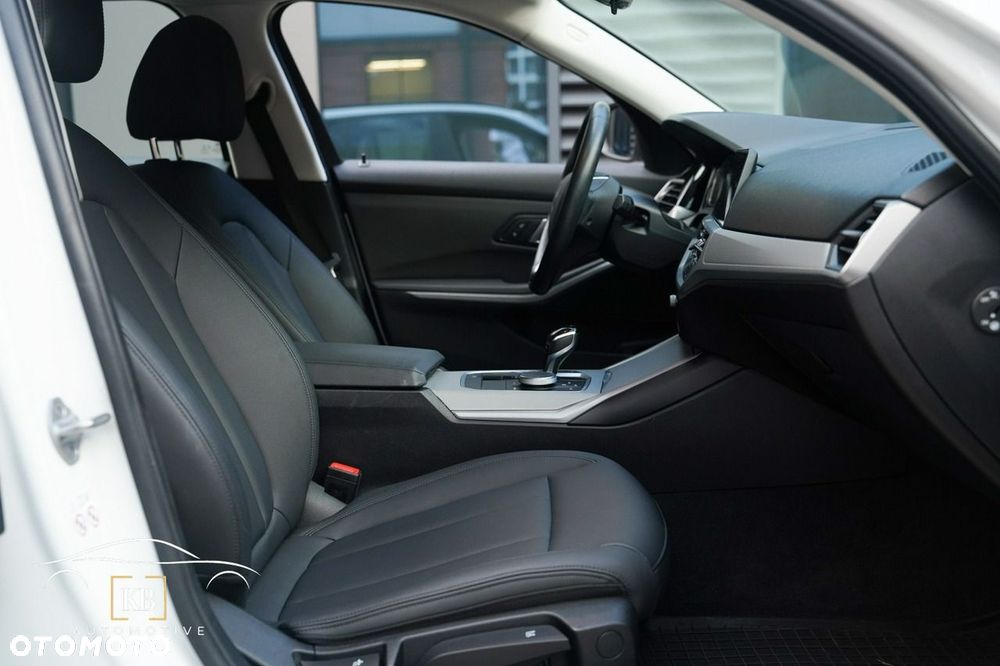 BMW Seria 3 318i - 36