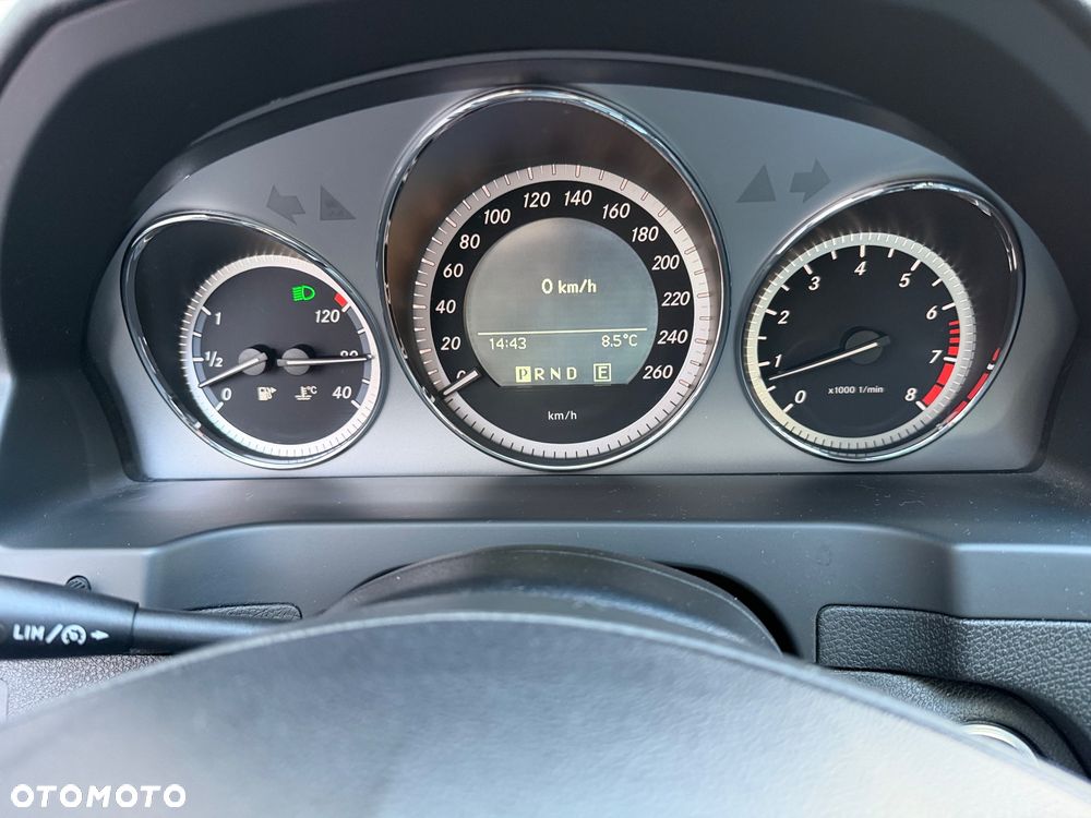 Mercedes-Benz Klasa C 250 CGI Automatik BlueEFFICIENCY Avantgarde - 23