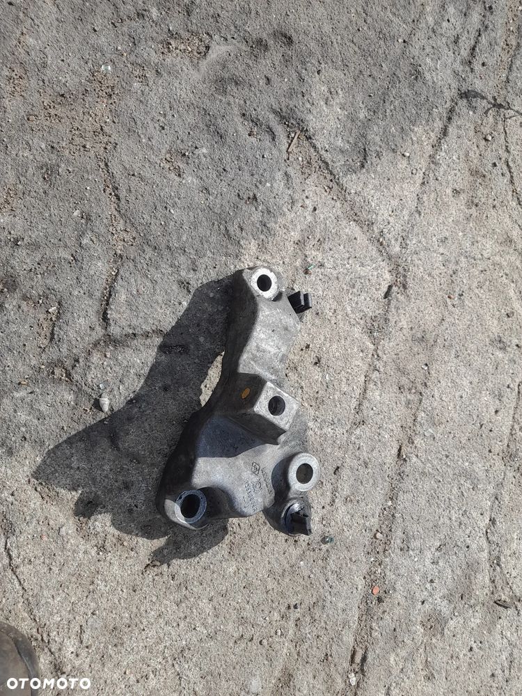 Megane III Scenic 3 łapa skrzyni 112530005R