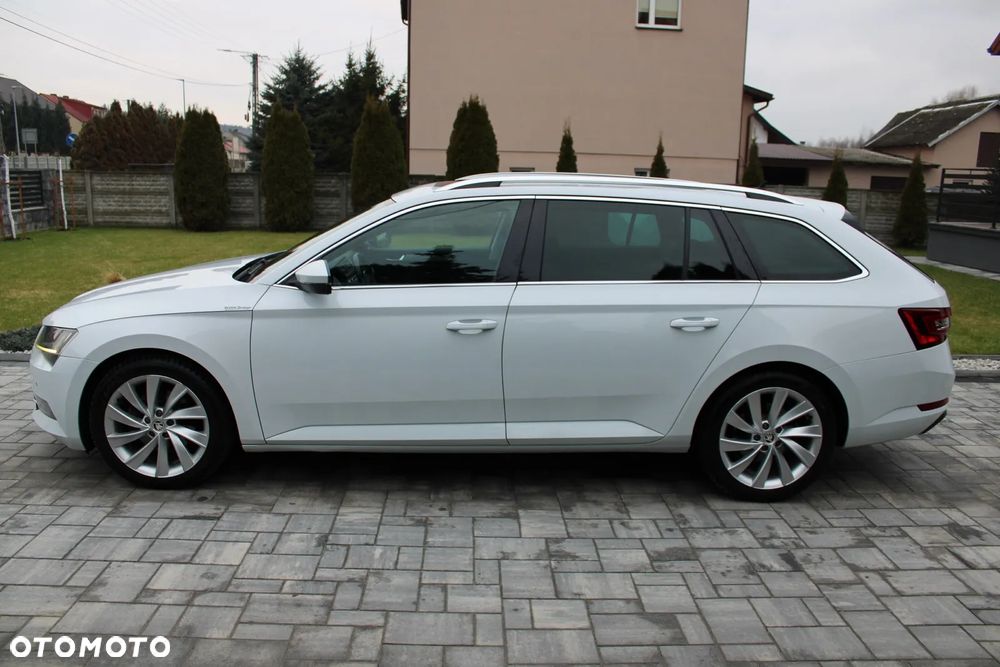 Skoda Superb 2.0 TDI Premium Edition - 9