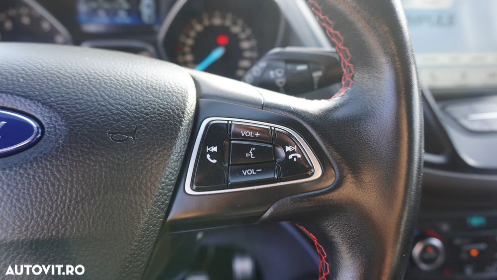 Ford Kuga 1.5 EcoBoost 2x4 ST-Line - 24