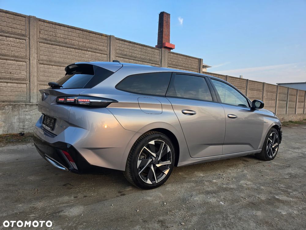 Peugeot 308 1.6 Hybrid PHEV Allure EAT8 - 5