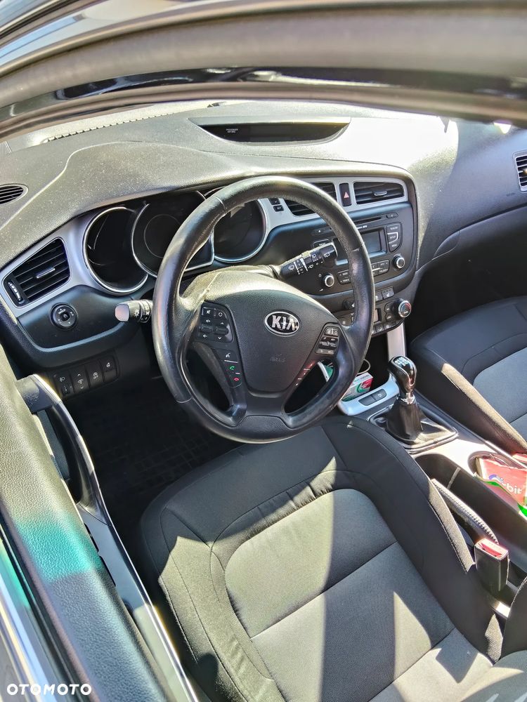 Kia Ceed 1.6 CRDi 128 Dream Team Edition - 11