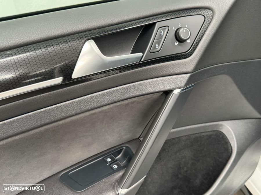 VW Golf 2.0 TSI GTI DSG - 37