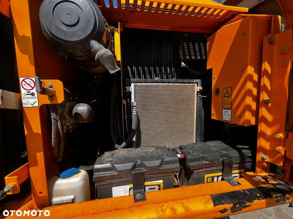 JCB JS130 LC - 9