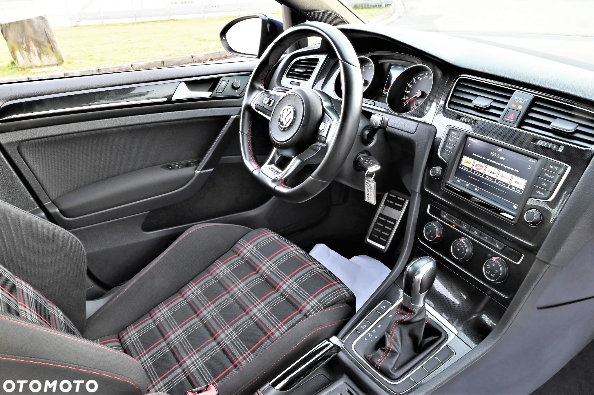 Volkswagen Golf - 22