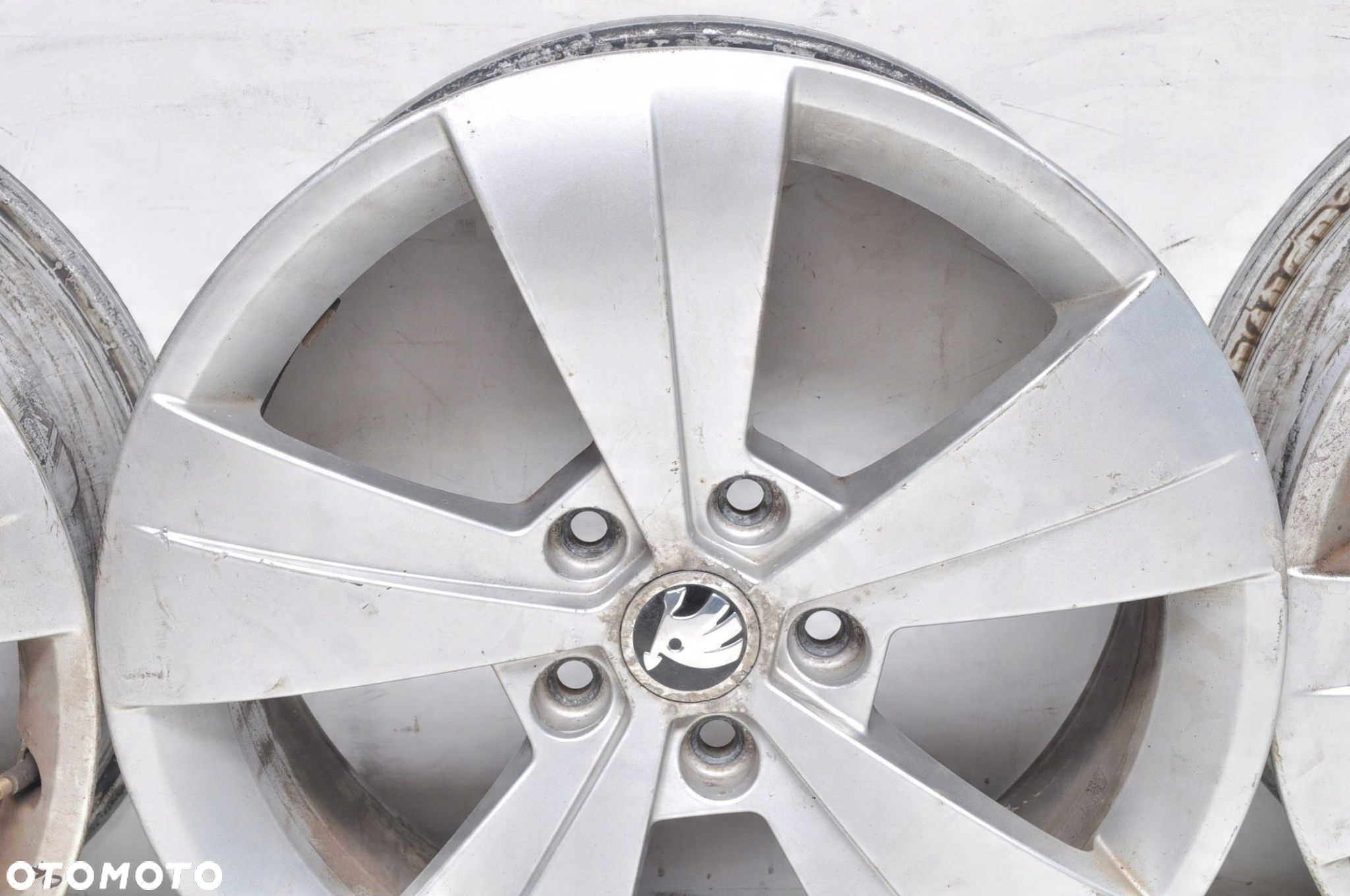 SKODA SUPERB OCTAVIA FELGI ALUMINIOWE R17" 6.5J 5X112 ET41 3V0601025A - 4
