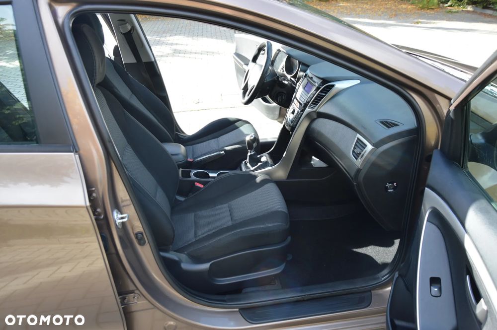 Hyundai i30 1.6 Comfort - 16