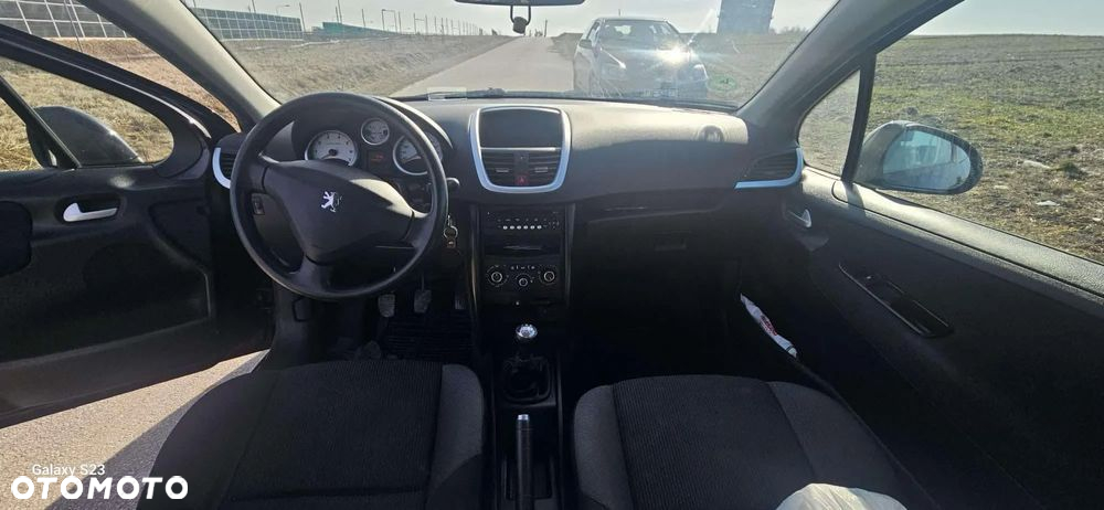Peugeot 207 1.4 16V Trendy - 15