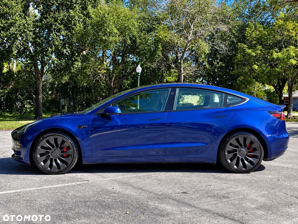 Tesla Model 3 2022 photo 4