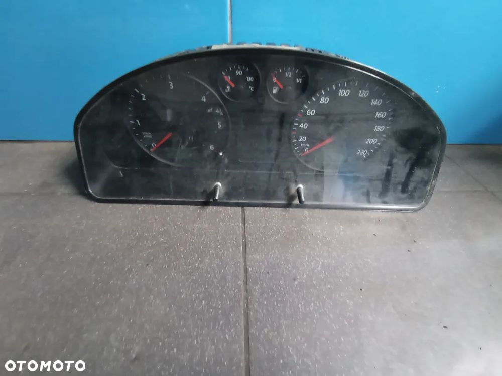 Licznik VW T5 1.9 TDI 88311346 - 3
