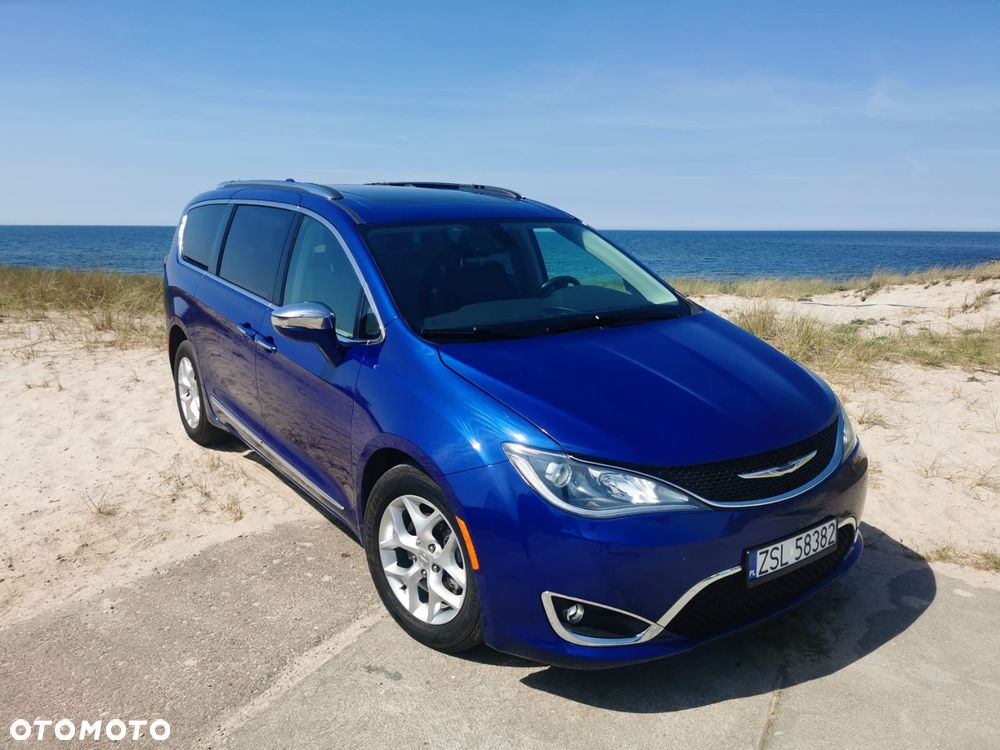 Chrysler Pacifica - 2