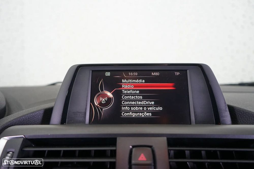 BMW 116 d Line Urban - 32