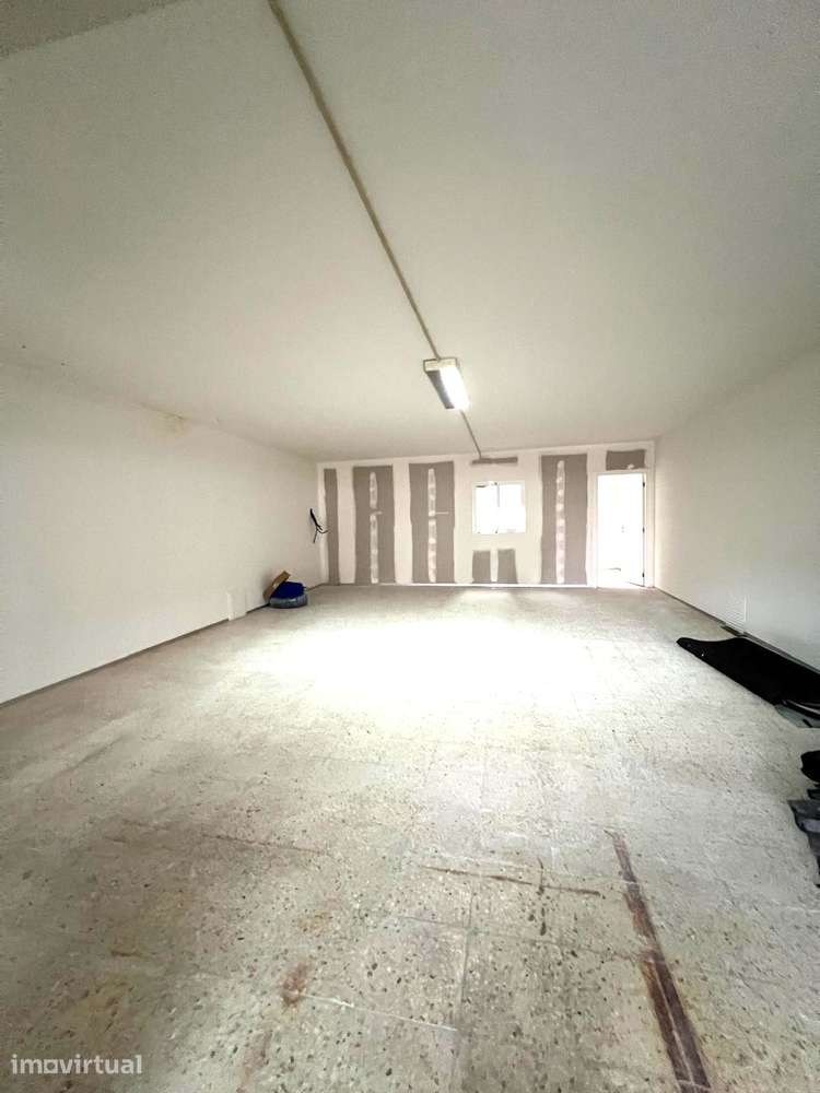 Armazém c/ Escritório e Casa de Banho - Grande imagem: 4/4