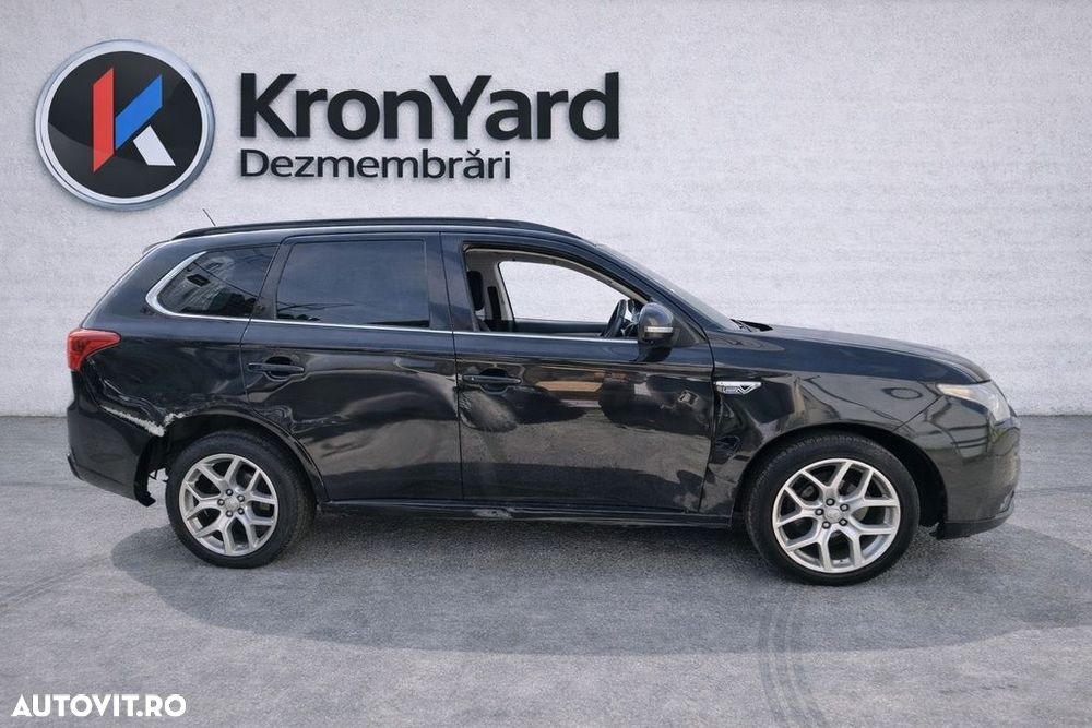 Dezmembrari dezmembrez  Mitsubishi Outlander III 2.2 DIESEL 2012-2020 - 2