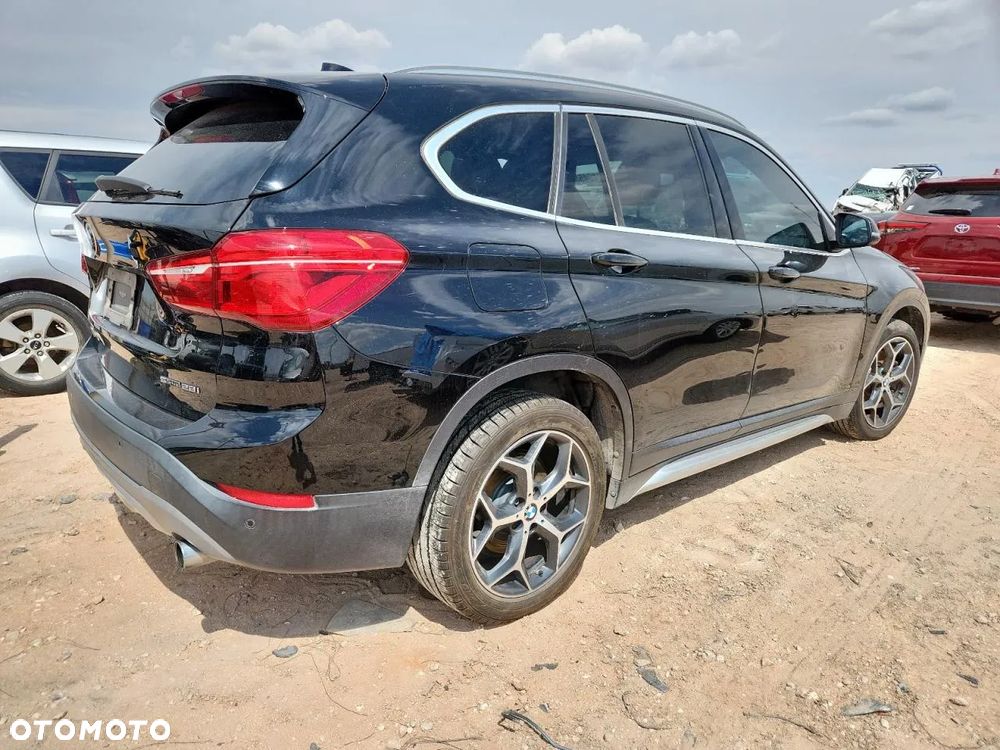 BMW X1 xDrive25i GPF Sport Line - 4