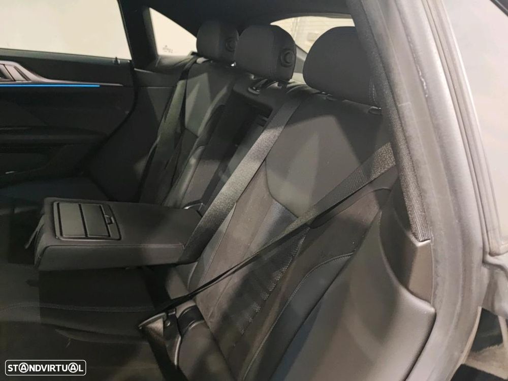 BMW i4 eDrive40 Desportiva M - 10