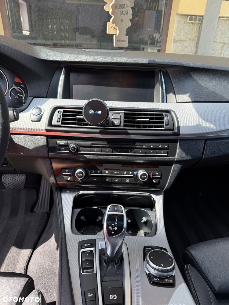 BMW Seria 5 525d xDrive - 17