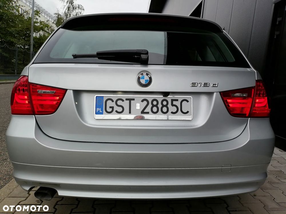 BMW Seria 3 318d Touring - 10
