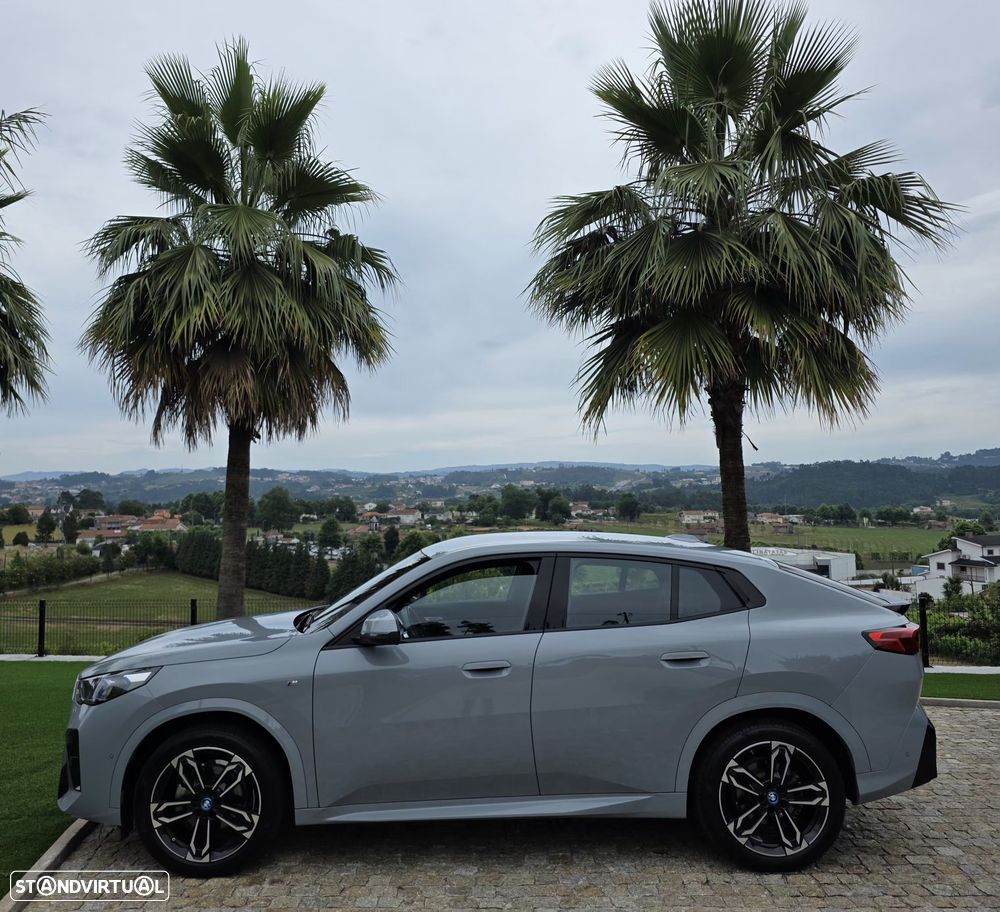 BMW iX2 eDrive20 Pack Desportivo M - 5