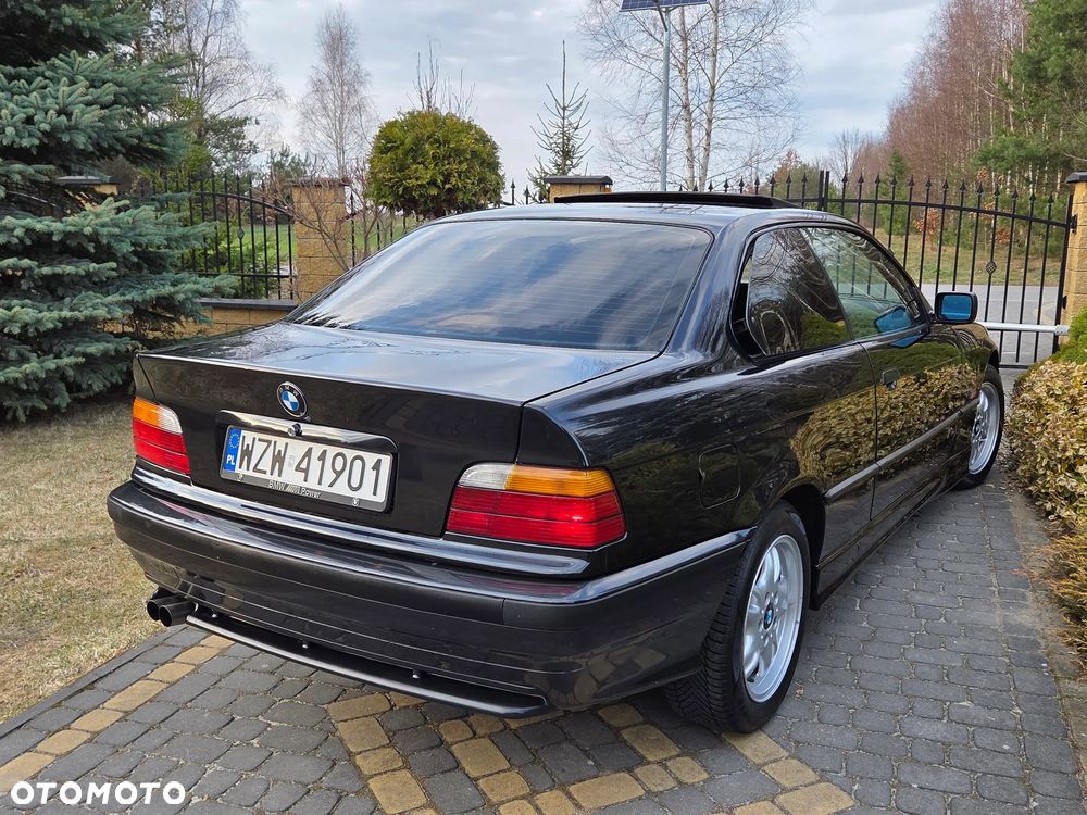 BMW Seria 3 323i - 9