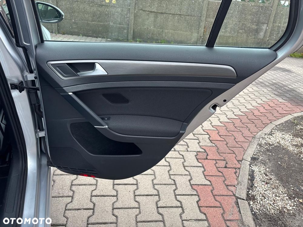 Volkswagen Golf - 22
