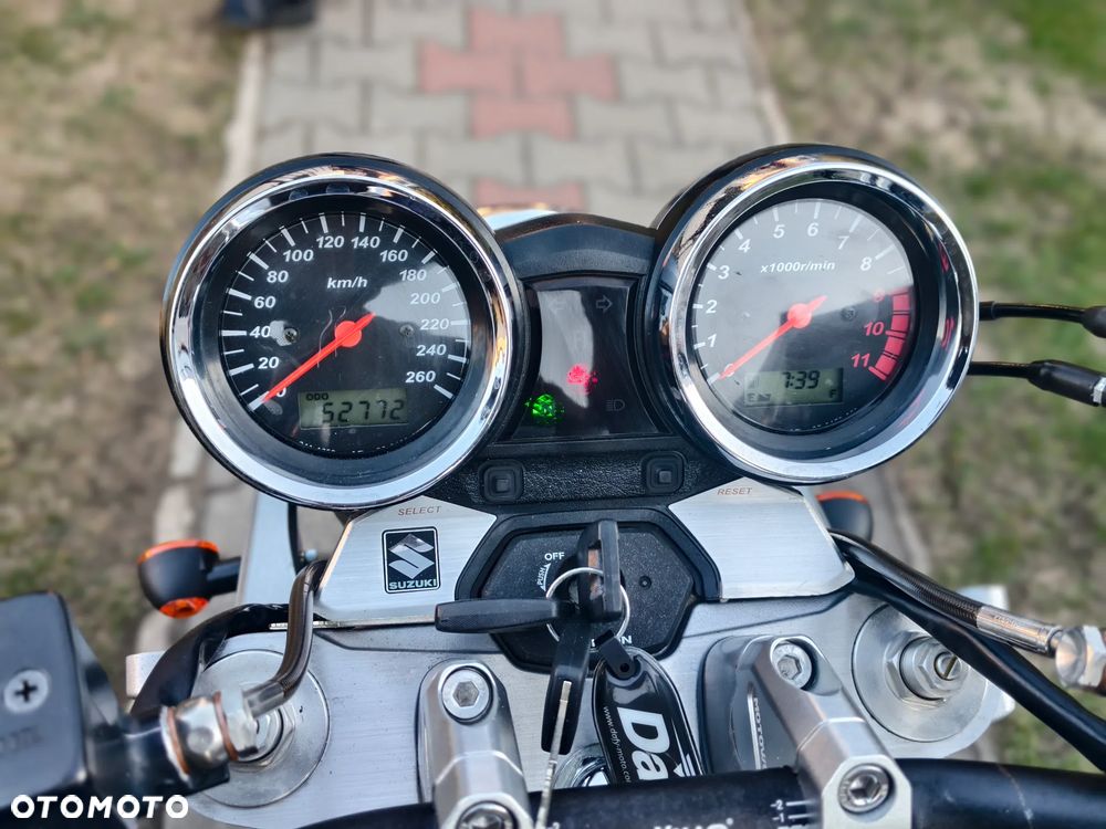 Suzuki GSX - 17