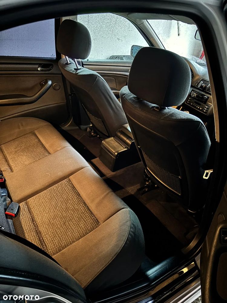 BMW Seria 3 330i - 10