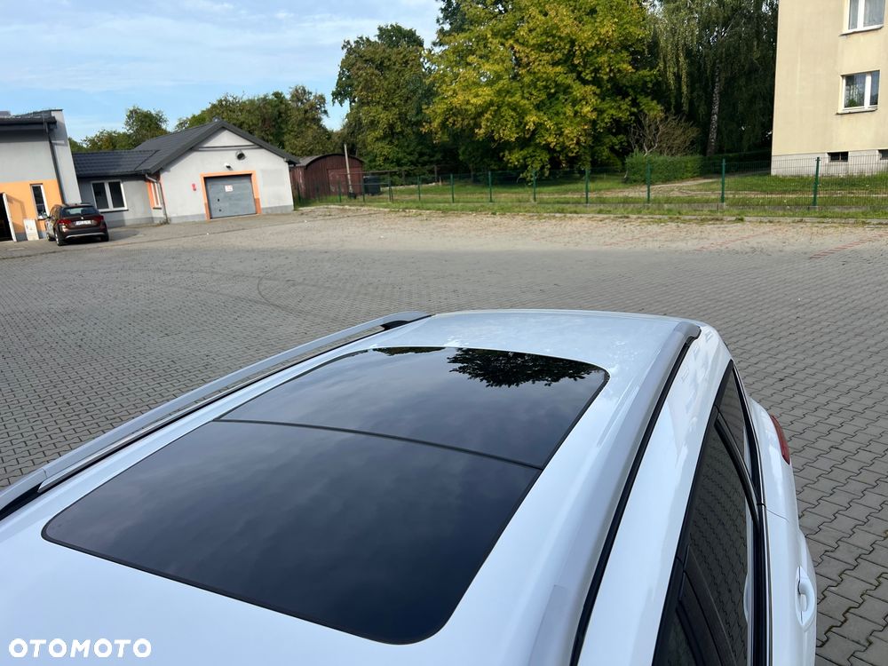 Ford Kuga 2.0 TDCi 2x4 Titanium - 17