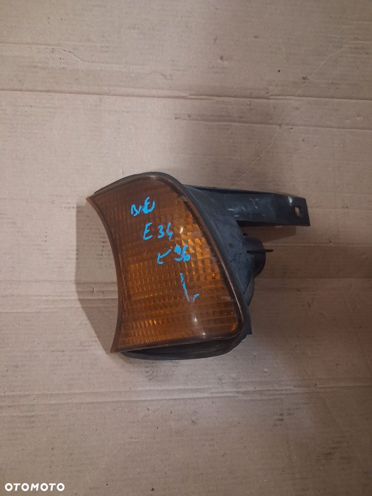 Kierunkowskaz BMW E34  lewy  OE - 1