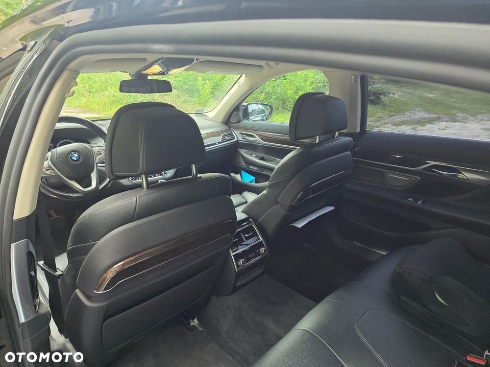 BMW Seria 7 740Li - 27