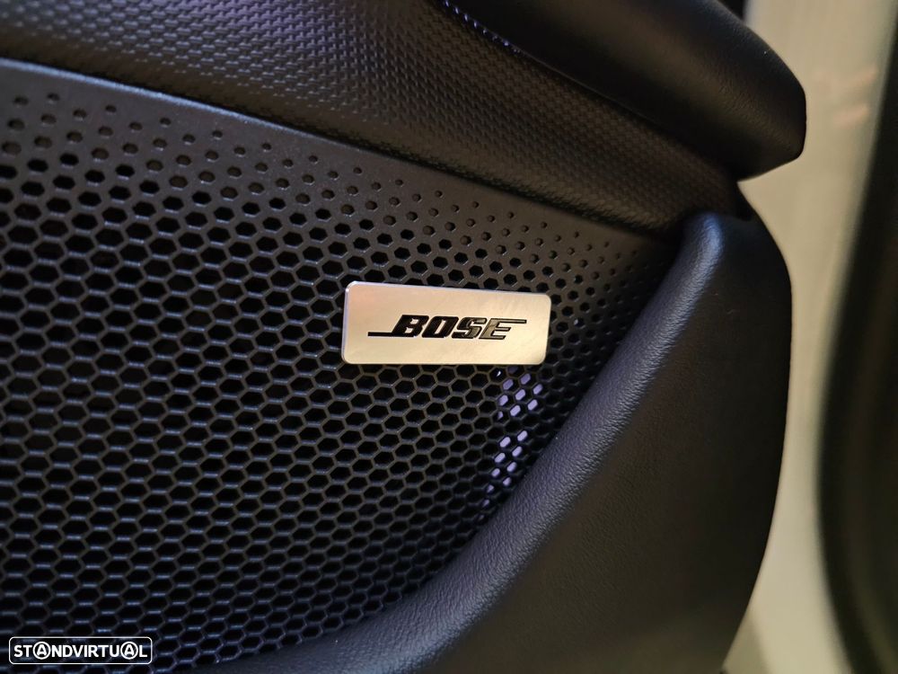 Porsche Taycan Cross Turismo 4 - 25