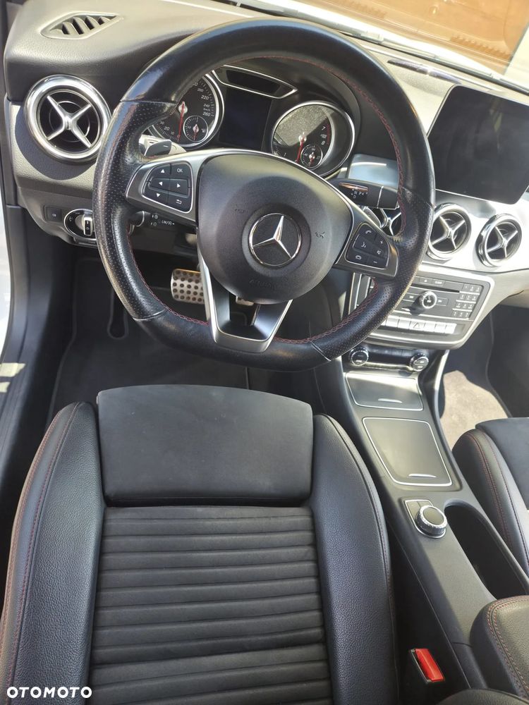 Mercedes-Benz GLA 200 7G-DCT AMG Line - 13