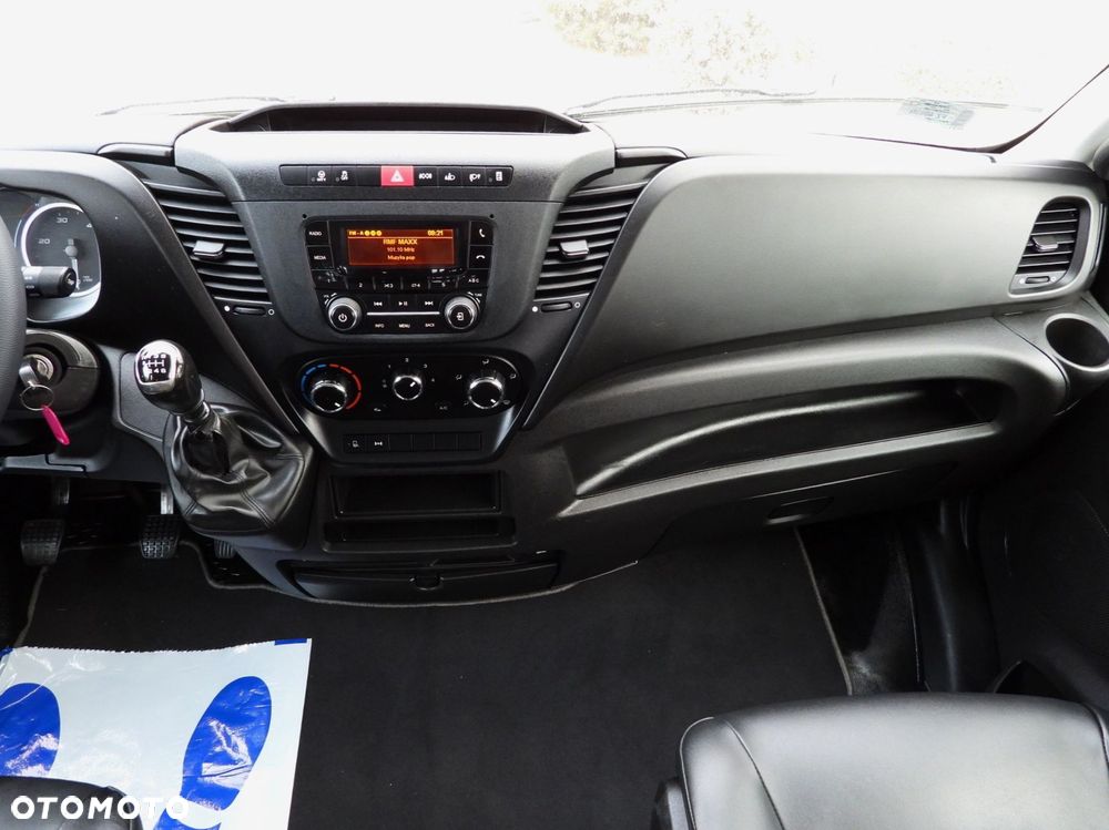 Iveco DAILY 50C16 WYWROTKA TROJSTRONNA PODWÓJNA KABINA DOKA 6 MIEJSC TEMPOMAT PNEUMATYKA BLIŹNIACZE KOŁA KLIMATYZACJA  160KM - 33