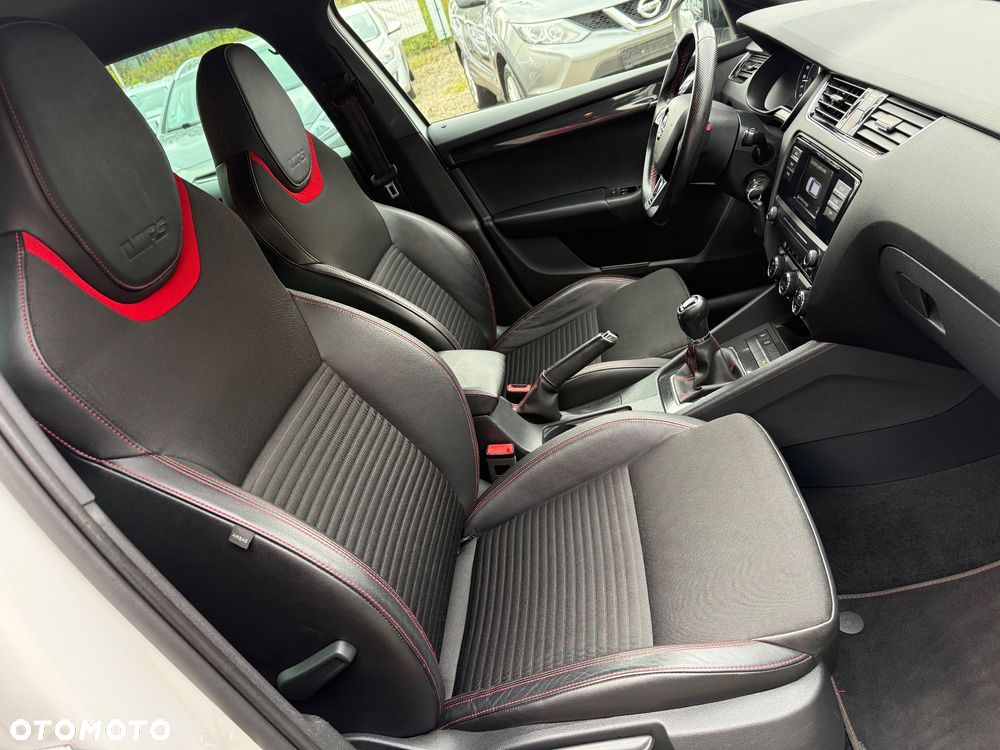Skoda Octavia Combi 2.0 TDI RS - 17
