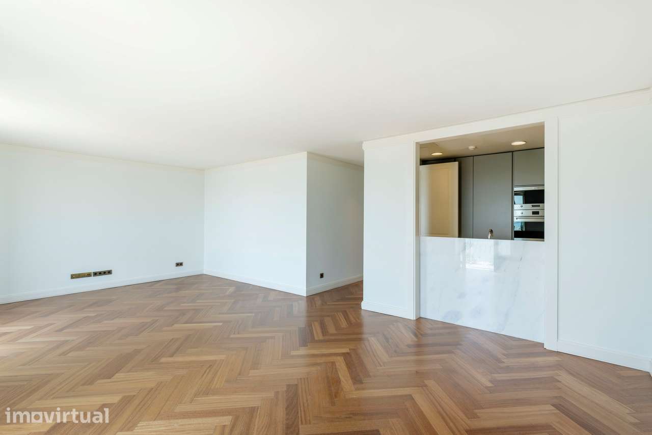 Apartamento T3 Duplex no Chiado | Onde o Tejo entra pela sala - Grande imagem: 3/42