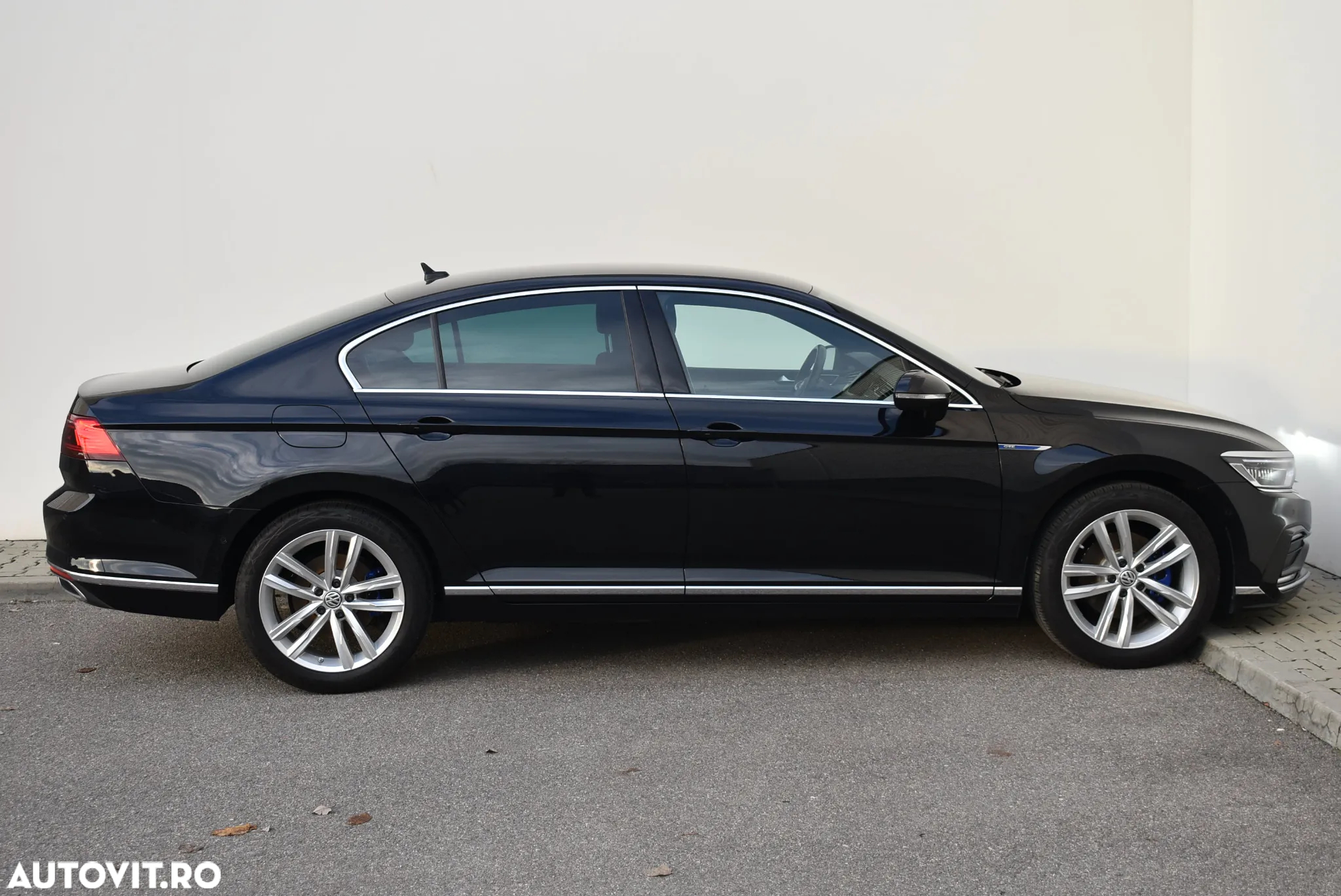 Volkswagen Passat - 4