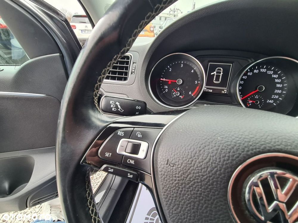 Volkswagen Polo 1.4 TDI Blue Motion Technology Lounge - 22