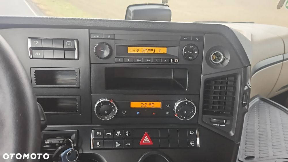 Mercedes-Benz 1845 - 8