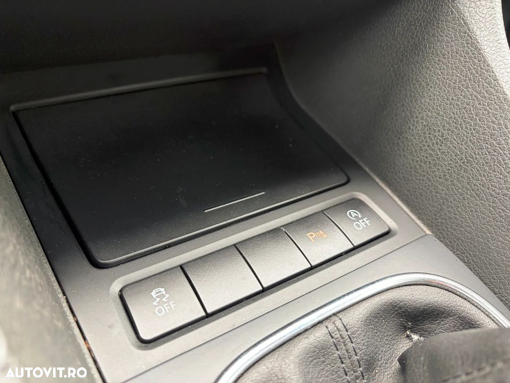 Volkswagen Golf 1.6 TDI DPF BlueMotion Technology Highline - 20